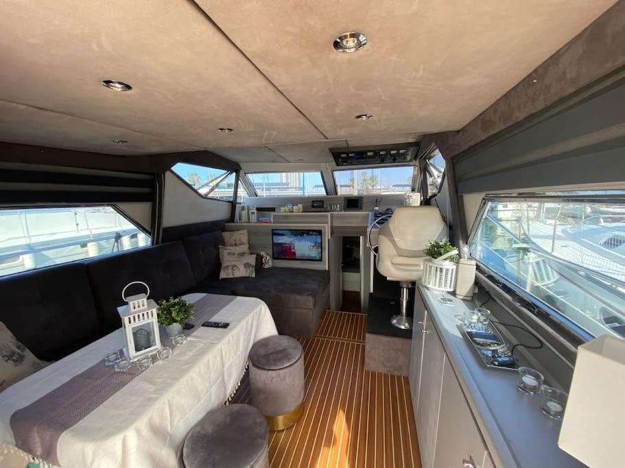 Barco Muy Romantico Con Parking! Sant Adria de Besos Exterior photo